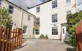 Laurel House